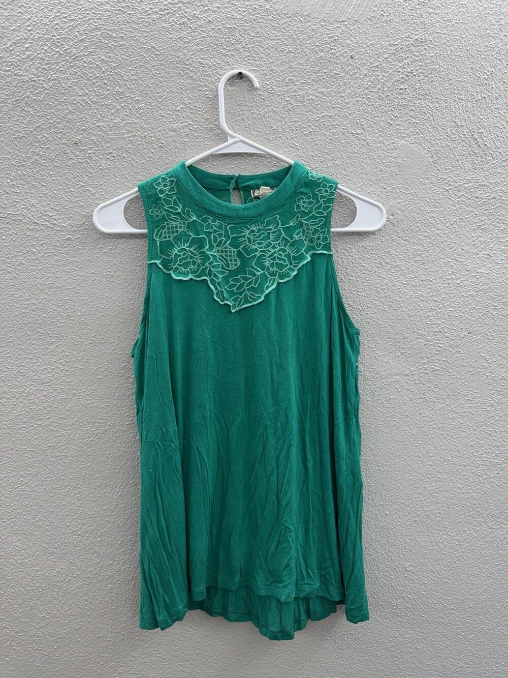 Eyeshadow Womens Tank Top Size Medium Green Lace Neckline Highneck